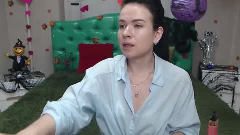 JasmineKouch online show from November 16, 1:44 pm