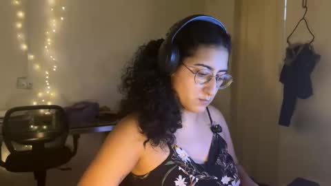Jasmine online show from May 5, 8:01 pm