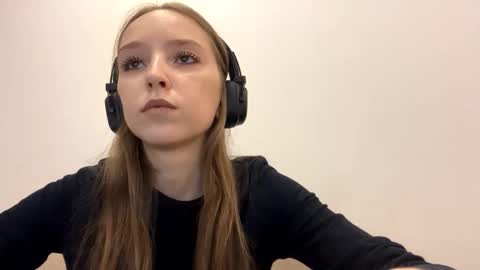 Isabella Rose online show from March 26, 1:13 pm