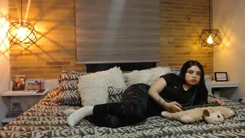 Jazmin and Scarlett online show from November 7, 8:09 am