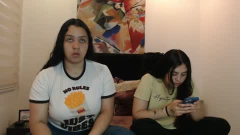 Jazmin and Scarlett online show from June 20, 3:15 pm