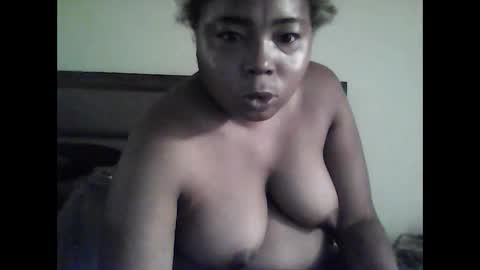 Snapshot of jccaramelbarbie12 chatting on October 6, 1:00 am JCCaramelbarbie online show from October 6, 1:00 am