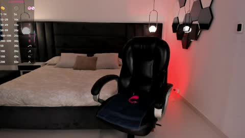 Jenna Olson  online show from April 10, 10:10 am