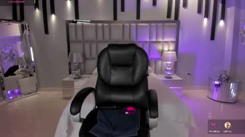 Jenna Olson  online show from November 16, 6:30 pm