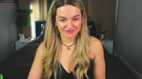 Jennifer Perezz online show from April 27, 9:06 am