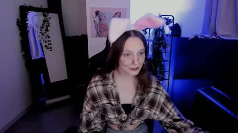 jenniferkiim online show from November 11, 11:40 am