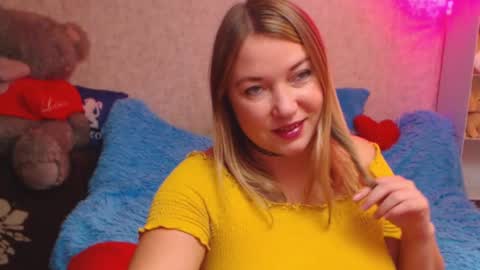 Snapshot of jenny_oliviawow chatting on October 28, 11:38 am  All the most interesting in private.  my room for my smile  online show from October 28, 11:38 am