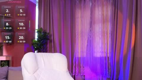 Snapshot of jennyfer_me chatting on October 24, 11:28 am jennyfer_me online show from October 24, 11:28 am