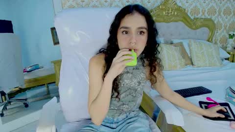 jessb_ online show from October 16, 8:11 pm