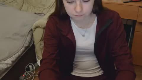 jessicaholland1 online show from May 5, 8:01 pm