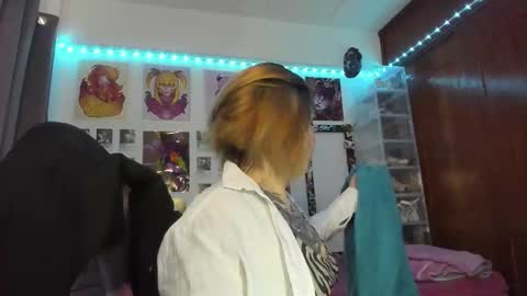 Snapshot of jessie_williams_01 chatting on October 27, 6:35 pm Your Sweet Angel online show from October 27, 6:35 pm