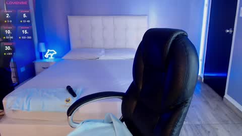 Snapshot of jessie_williams_01 chatting on January 10, 4:44 am Your Sweet Angel online show from January 10, 4:44 am