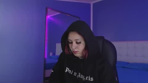 Snapshot of jessie_williams_01 chatting on December 19, 8:13 am Your Sweet Angel online show from December 19, 8:13 am