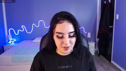 Snapshot of jessie_williams_01 chatting on February 21, 8:38 pm Your Sweet Angel online show from February 21, 8:38 pm