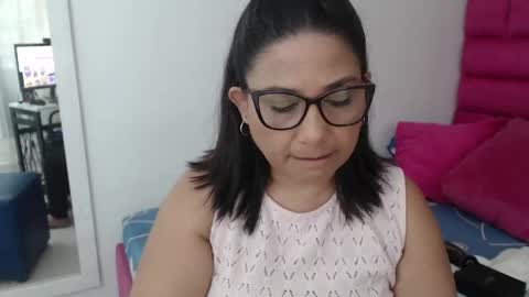 paola online show from May 5, 12:30 pm