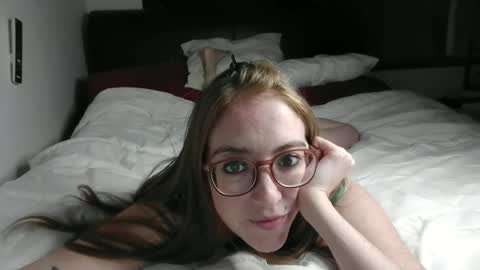 jilliangiselle online show from June 23, 4:43 am