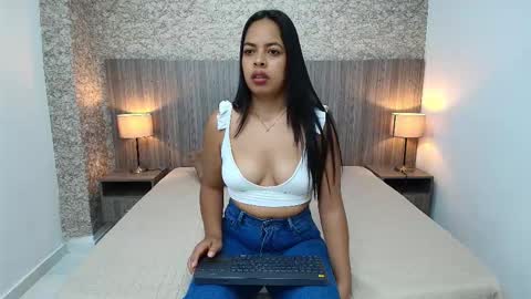 Jimena Salazar online show from February 1, 11:20 am