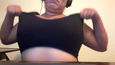 jiselledd online show from September 24, 5:12 pm