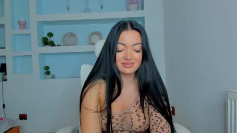 Snapshot of jisselle chatting on October 21, 5:28 pm Juliee online show from October 21, 5:28 pm