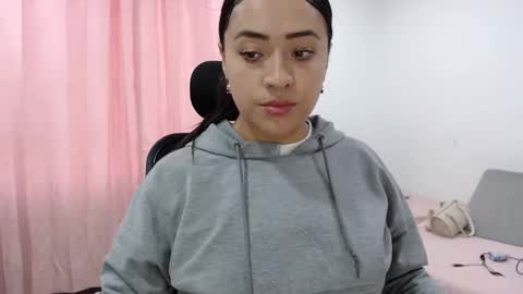 Snapshot of jjulietha95 chatting on February 16, 10:43 pm Julieta online show from February 16, 10:43 pm