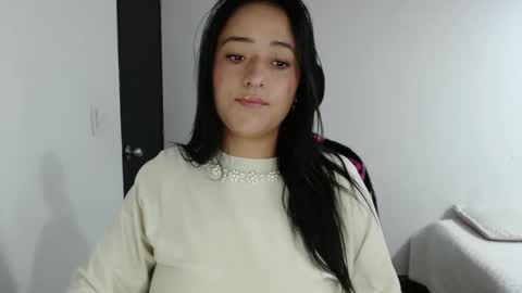 Snapshot of jjulietha95 chatting on January 25, 9:47 am Julieta online show from January 25, 9:47 am