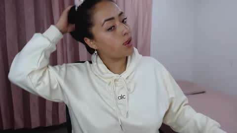 Snapshot of jjulietha95 chatting on February 20, 2:18 am Julieta online show from February 20, 2:18 am