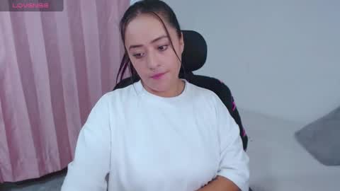 Snapshot of jjulietha95 chatting on March 3, 12:45 am Julieta online show from March 3, 12:45 am