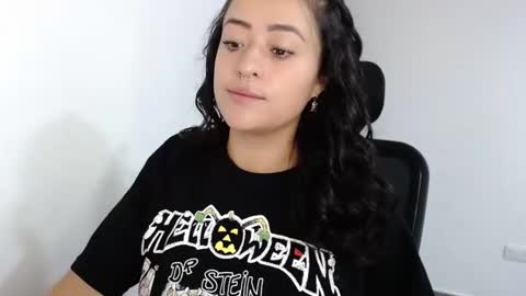 Snapshot of jjulietha95 chatting on February 5, 10:41 am Julieta online show from February 5, 10:41 am