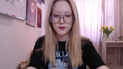 joan_kiss online show from March 7, 7:37 am