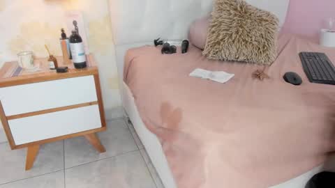 J O L I E  online show from March 11, 3:22 am