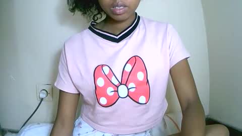 Snapshot of joliekah27 chatting on October 31, 9:57 am joliekah27 online show from October 31, 9:57 am