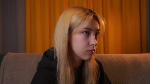 Viola online show from March 29, 1:32 pm