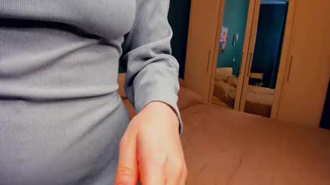 Snapshot of jolynnmarsiglia chatting on October 14, 5:43 am Nelly online show from October 14, 5:43 am