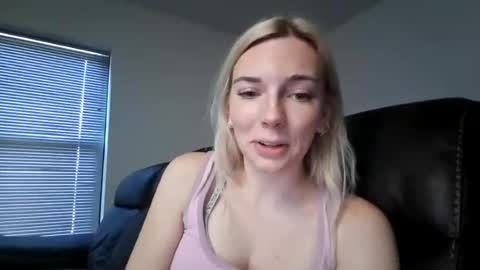 Josie Mae online show from June 25, 10:33 pm