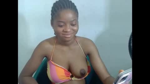 juicynpinkx online show from March 17, 11:25 am