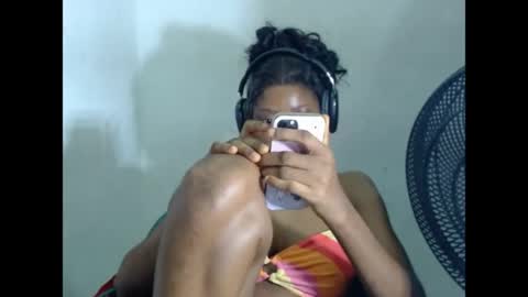 juicynpinkx online show from April 21, 2:51 am