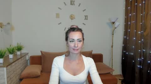 julia__cherry_ online show from December 22, 6:28 am