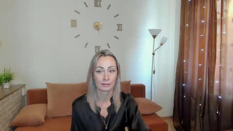 julia__cherry_ online show from January 5, 8:32 am