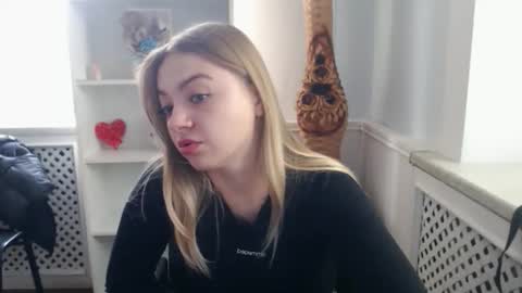juliacrazy_ online show from October 12, 5:32 am