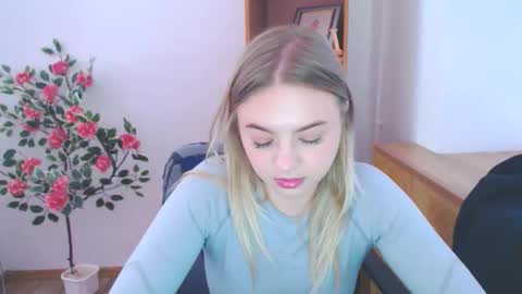 juliacrazy_ online show from October 23, 5:35 am