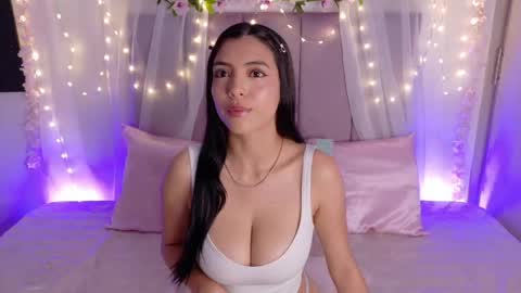 Juliet Bennet online show from March 25, 4:49 am