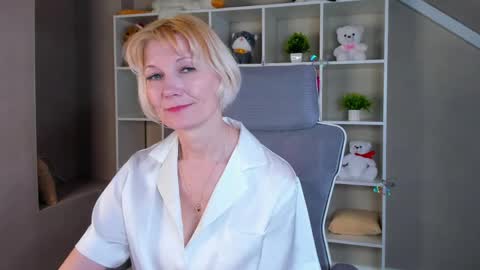 Julie Lucasss online show from April 9, 4:48 am