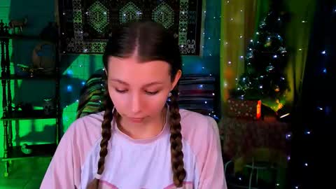 juliedaniel online show from December 17, 8:51 am