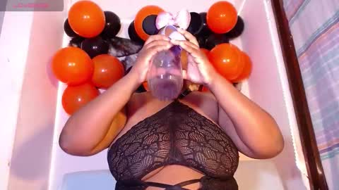 Snapshot of julieth_brown1 chatting on October 29, 9:50 pm Julieth Brown online show from October 29, 9:50 pm