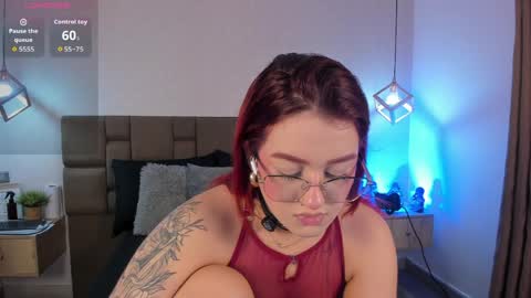 julieth_rojas online show from April 1, 5:19 am