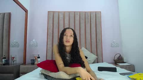 Hi guys It is a pleasure to have you here I am Julieta  online show from October 27, 1:06 pm