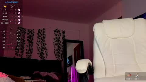 Snapshot of juliette_sunshine chatting on December 18, 10:46 pm juliette_sunshine online show from December 18, 10:46 pm