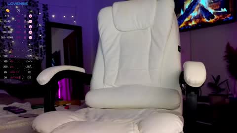 Snapshot of juliette_sunshine chatting on December 16, 10:34 pm juliette_sunshine online show from December 16, 10:34 pm
