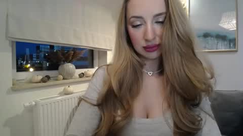 Snapshot of juliettesensual chatting on October 20, 4:10 pm JulietteSensual online show from October 20, 4:10 pm