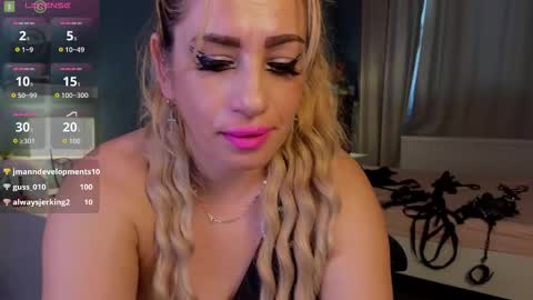 Snapshot of julya_parker chatting on October 21, 11:14 am Julya Mistress online show from October 21, 11:14 am